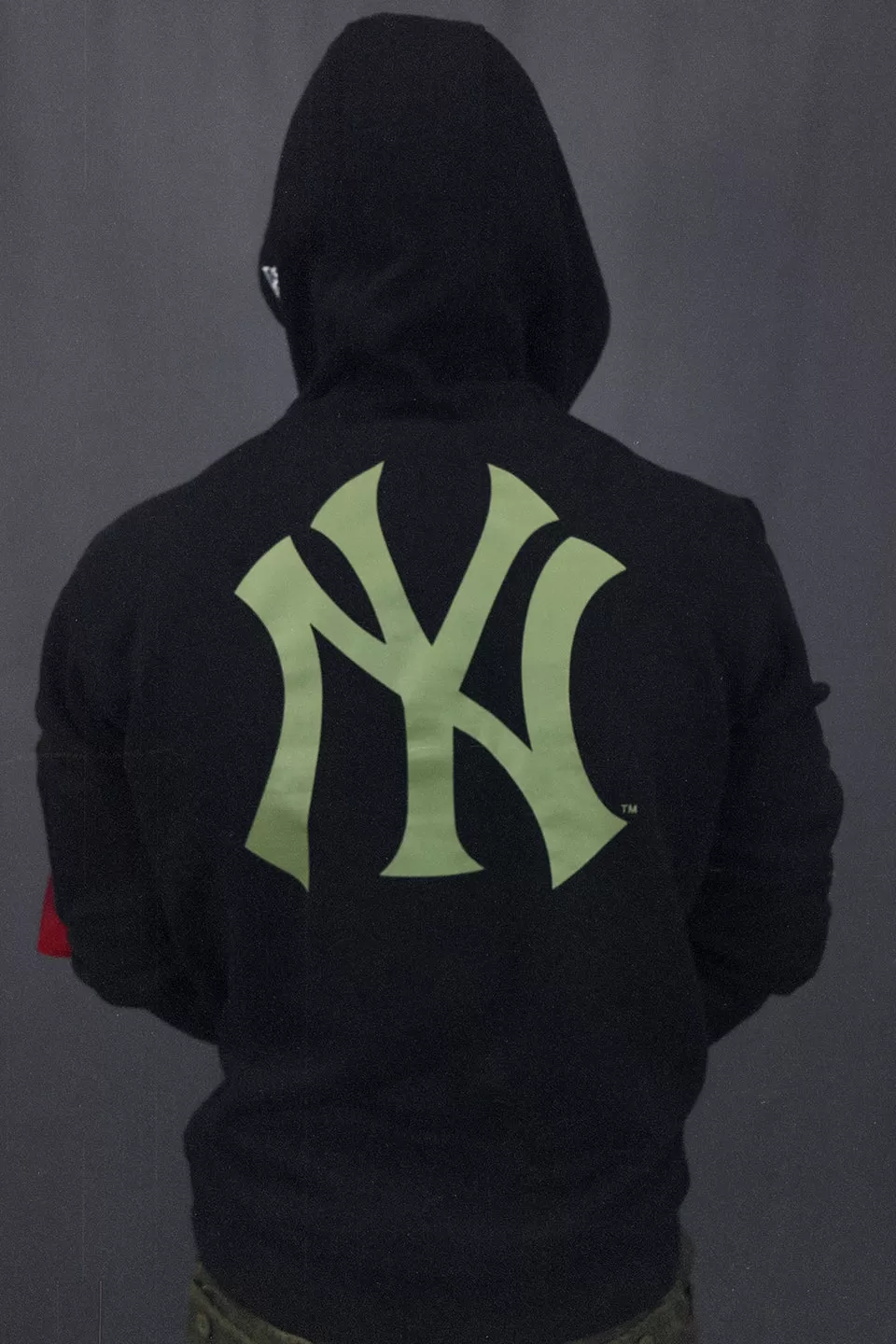 New York Yankees Alpha Industries Armed Forces Camo Liner Pull Over Hoodie | Black Pullover Hoodie