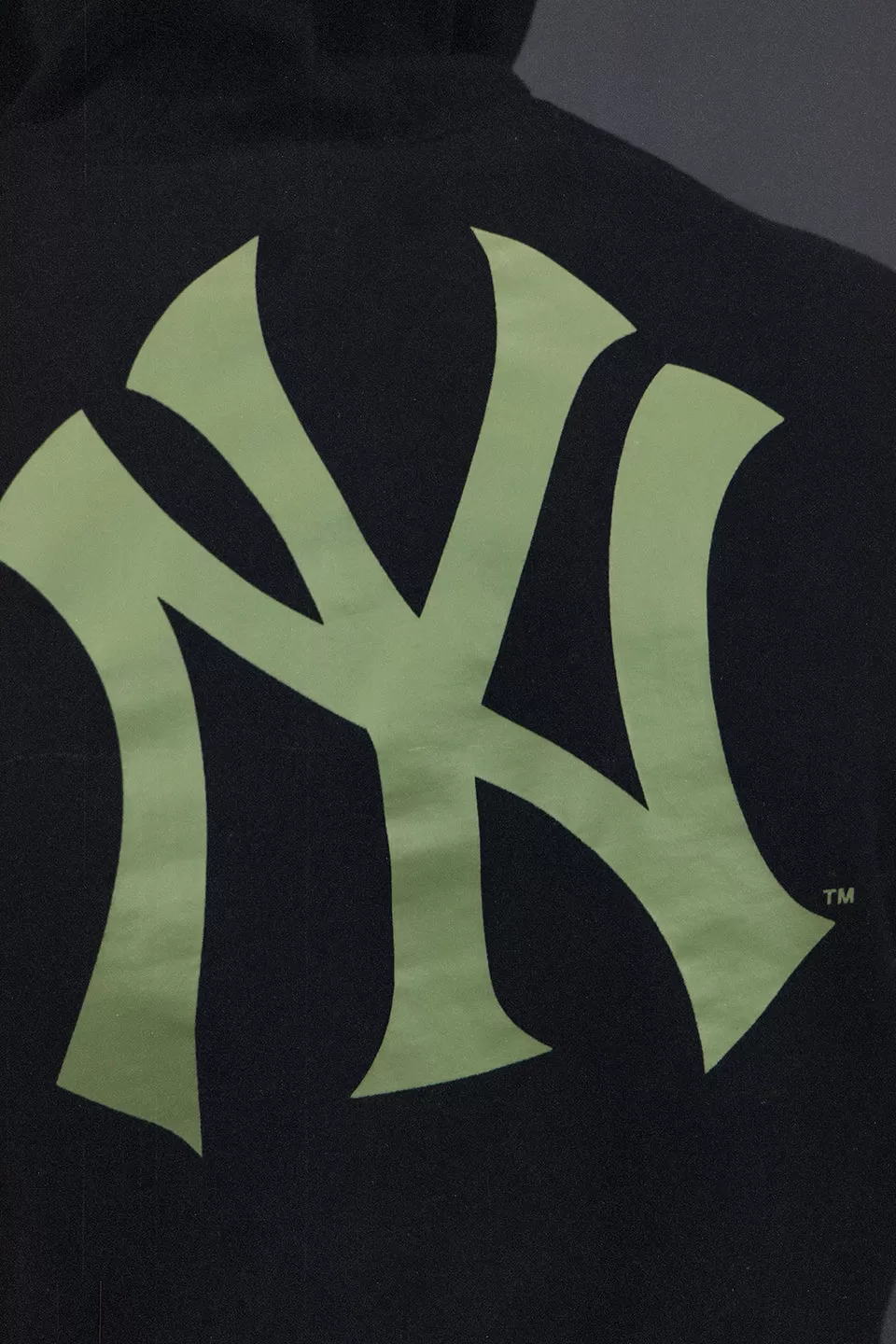 New York Yankees Alpha Industries Armed Forces Camo Liner Pull Over Hoodie | Black Pullover Hoodie